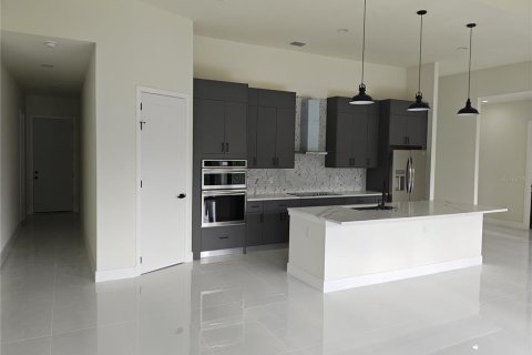 House in Port Charlotte, Florida 4 bedrooms, 200.02 sq.m. № 1771936 - photo 4