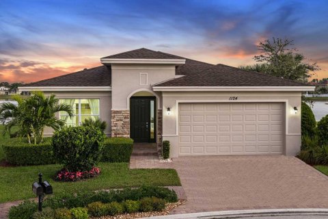 House in VIZCAYA FALLS in Port St. Lucie, Florida 2 bedrooms, 154 sq.m. № 36974 - photo 1