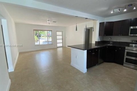 House in Plantation, Florida 3 bedrooms, 133.97 sq.m. № 2068191 - photo 7