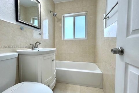 House in Plantation, Florida 3 bedrooms, 133.97 sq.m. № 2068191 - photo 10