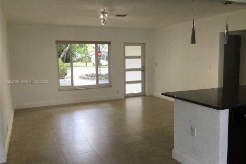 House in Plantation, Florida 3 bedrooms, 133.97 sq.m. № 2068191 - photo 5