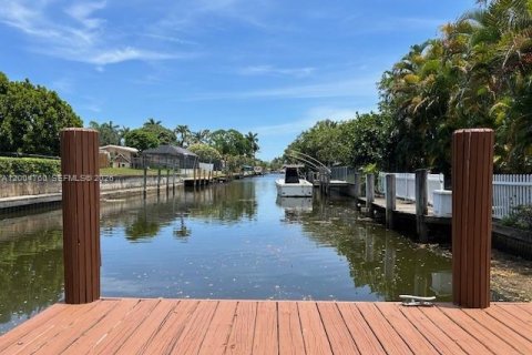 House in Plantation, Florida 3 bedrooms, 133.97 sq.m. № 2068191 - photo 23