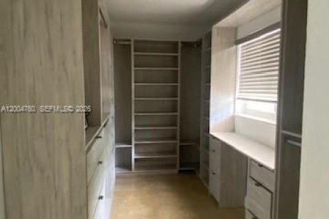 House in Plantation, Florida 3 bedrooms, 133.97 sq.m. № 2068191 - photo 12