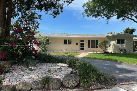 House in Plantation, Florida 3 bedrooms, 133.97 sq.m. № 2068191 - photo 3