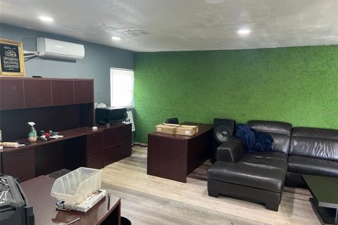 Commercial property in Orlando, Florida 232.72 sq.m. № 1615369 - photo 2