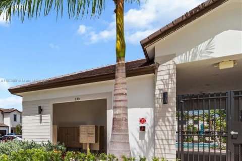 Купить таунхаус в Пемброк-Пайнс, Флорида 3 спальни, 175.4м2, № 1983431 - фото 27