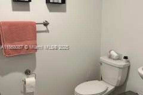 Купить таунхаус в Пемброк-Пайнс, Флорида 3 спальни, 175.4м2, № 1983431 - фото 8