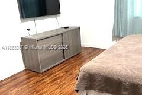 Купить таунхаус в Пемброк-Пайнс, Флорида 3 спальни, 175.4м2, № 1983431 - фото 18