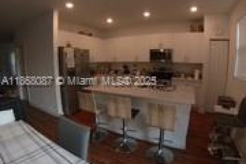 Купить таунхаус в Пемброк-Пайнс, Флорида 3 спальни, 175.4м2, № 1983431 - фото 14