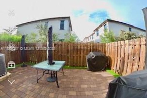 Купить таунхаус в Пемброк-Пайнс, Флорида 3 спальни, 175.4м2, № 1983431 - фото 16