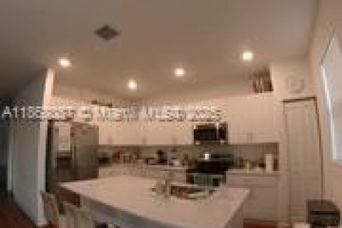 Купить таунхаус в Пемброк-Пайнс, Флорида 3 спальни, 175.4м2, № 1983431 - фото 12