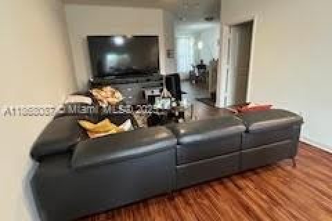 Купить таунхаус в Пемброк-Пайнс, Флорида 3 спальни, 175.4м2, № 1983431 - фото 11