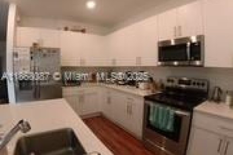 Купить таунхаус в Пемброк-Пайнс, Флорида 3 спальни, 175.4м2, № 1983431 - фото 13