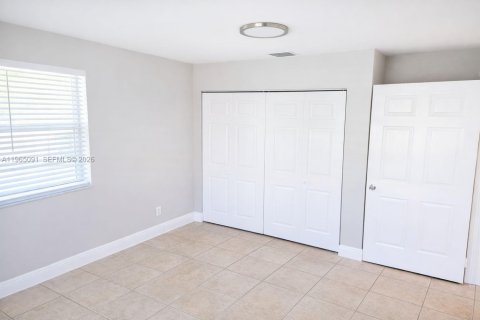 Casa en alquiler en Hollywood, Florida, 3 dormitorios, 213.77 m2 № 2027251 - foto 11
