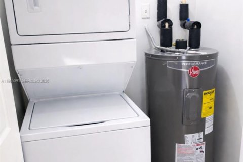 Casa en alquiler en Hollywood, Florida, 3 dormitorios, 213.77 m2 № 2027251 - foto 22