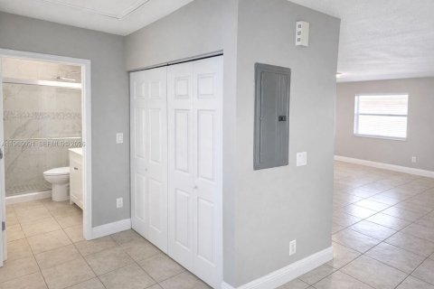 Casa en alquiler en Hollywood, Florida, 3 dormitorios, 213.77 m2 № 2027251 - foto 9