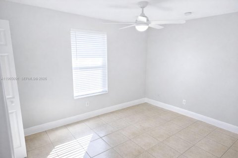 Casa en alquiler en Hollywood, Florida, 3 dormitorios, 213.77 m2 № 2027251 - foto 20