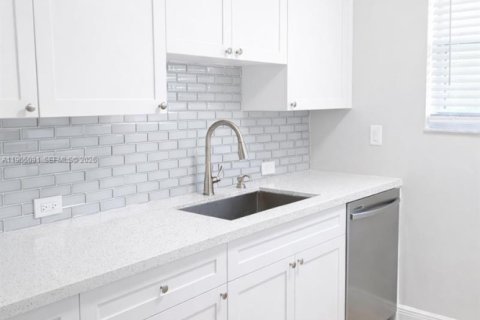 Casa en alquiler en Hollywood, Florida, 3 dormitorios, 213.77 m2 № 2027251 - foto 7