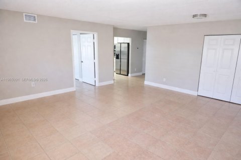 Casa en alquiler en Hollywood, Florida, 3 dormitorios, 213.77 m2 № 2027251 - foto 4