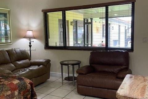 Commercial property in Hallandale Beach, Florida № 2014603 - photo 6