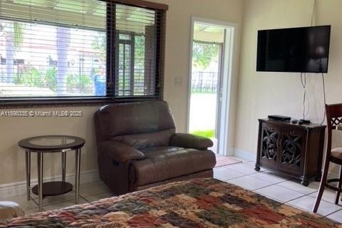 Commercial property in Hallandale Beach, Florida № 2014603 - photo 5