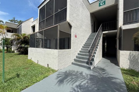 Condominio en alquiler en Miami, Florida, 1 dormitorio, 79.34 m2 № 2348421 - foto 2