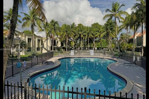 Condominio en alquiler en Miami, Florida, 1 dormitorio, 79.34 m2 № 2348421 - foto 13
