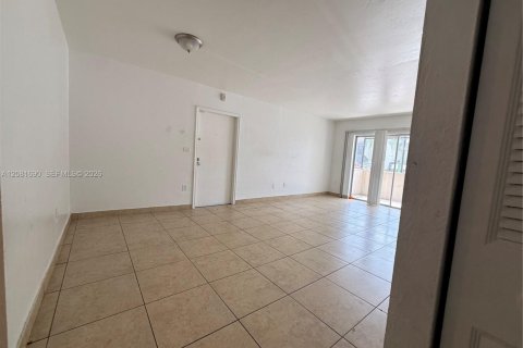 Condominio en alquiler en Miami, Florida, 1 dormitorio, 79.34 m2 № 2348421 - foto 10