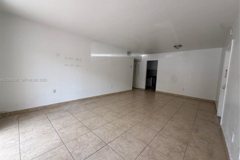 Condominio en alquiler en Miami, Florida, 1 dormitorio, 79.34 m2 № 2348421 - foto 3