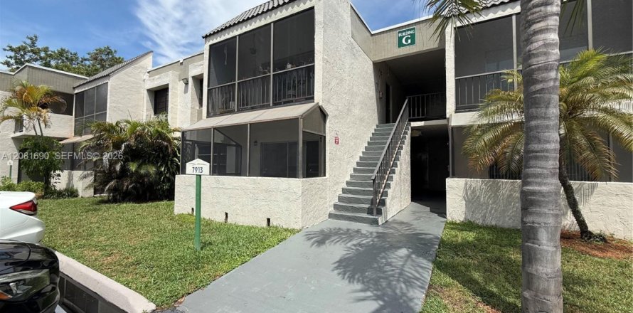 Condominio en Miami, Florida, 1 dormitorio  № 2348421
