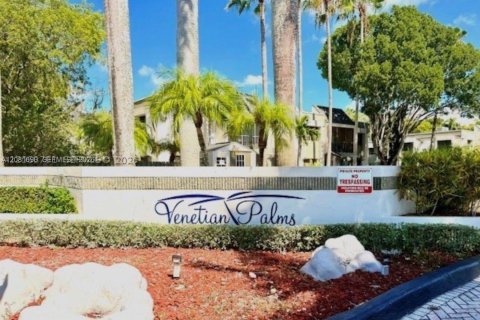 Condominio en alquiler en Miami, Florida, 1 dormitorio, 79.34 m2 № 2348421 - foto 14