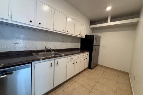 Condominio en alquiler en Miami, Florida, 1 dormitorio, 79.34 m2 № 2348421 - foto 5