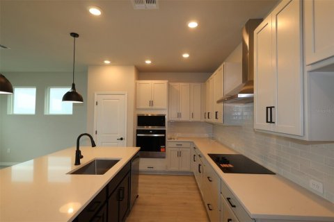 House in Wesley Chapel, Florida 3 bedrooms, 211.26 sq.m. № 2208808 - photo 13