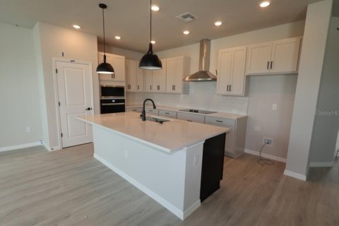 House in Wesley Chapel, Florida 3 bedrooms, 211.26 sq.m. № 2208808 - photo 10