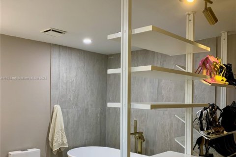 Copropriété à vendre à Miami, Floride: 2 chambres, 215.53 m2 № 1926641 - photo 24