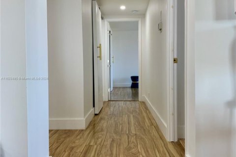 Copropriété à vendre à Miami, Floride: 2 chambres, 215.53 m2 № 1926641 - photo 12