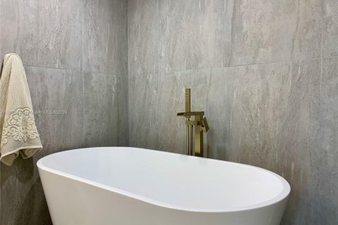 Copropriété à vendre à Miami, Floride: 2 chambres, 215.53 m2 № 1926641 - photo 22