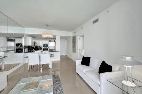 Condominio en venta en Sunny Isles Beach, Florida, 1 dormitorio, 79.71 m2 № 1960427 - foto 11