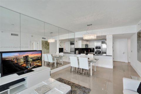 Condominio en venta en Sunny Isles Beach, Florida, 1 dormitorio, 79.71 m2 № 1960427 - foto 13