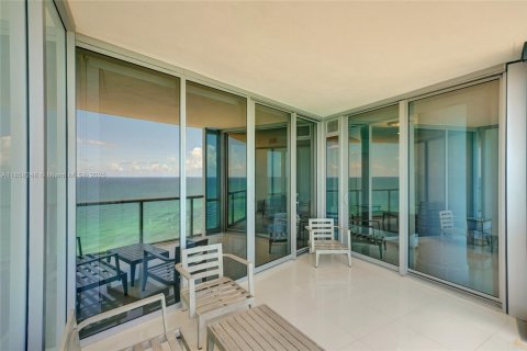 Condominio en venta en Sunny Isles Beach, Florida, 1 dormitorio, 79.71 m2 № 1960427 - foto 25