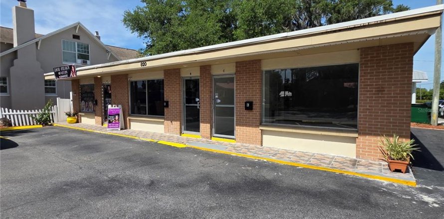 Commercial property in Kissimmee, Florida 142.14 sq.m. № 2166685