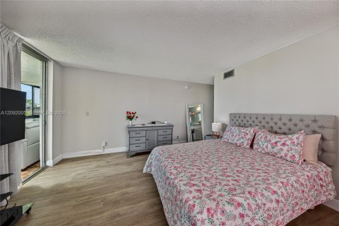 Condo in Margate, Florida, 2 bedrooms  № 2401436 - photo 22