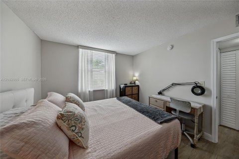 Condo in Margate, Florida, 2 bedrooms  № 2401436 - photo 27
