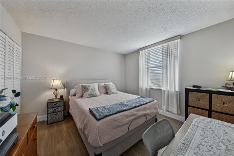 Condo in Margate, Florida, 2 bedrooms  № 2401436 - photo 26