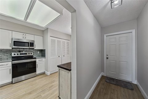 Condo in Margate, Florida, 2 bedrooms  № 2401436 - photo 7