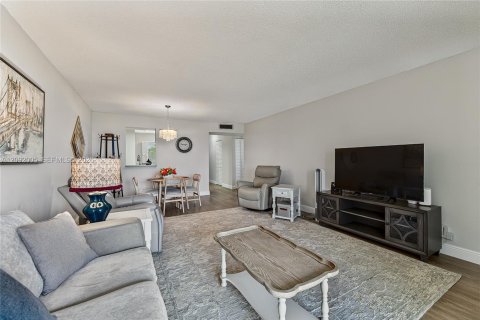 Condo in Margate, Florida, 2 bedrooms  № 2401436 - photo 10