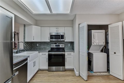 Condo in Margate, Florida, 2 bedrooms  № 2401436 - photo 6
