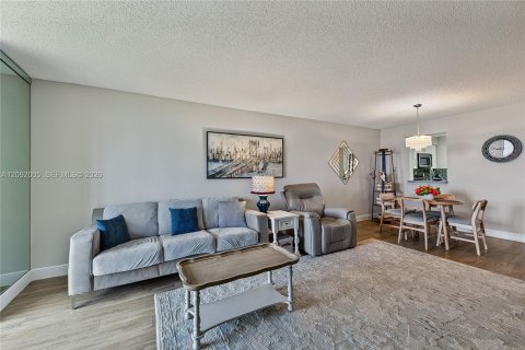 Condo in Margate, Florida, 2 bedrooms  № 2401436 - photo 11