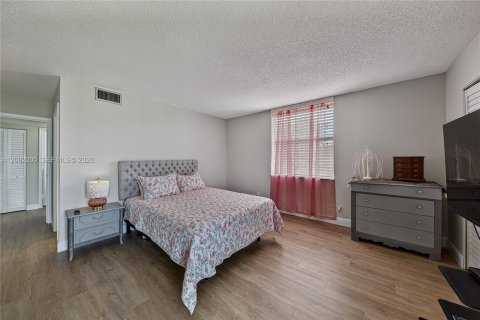 Condo in Margate, Florida, 2 bedrooms  № 2401436 - photo 23