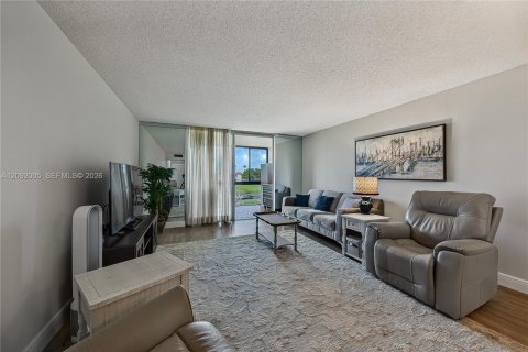 Condo in Margate, Florida, 2 bedrooms  № 2401436 - photo 12